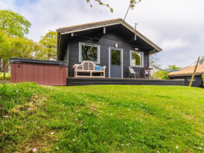 Chalet Oak Hot Tub Lodge by Interhome